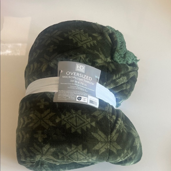 HD Designs Green Microplush Throw Blanket - Picture 1 of 5